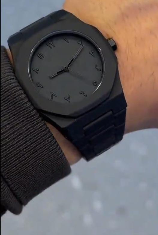 Black Arabic Aura Watch – Minimalist Design, Arabic Numerals, Carbon Fiber - UZIXO