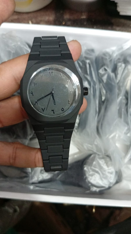 Black Arabic Aura Watch – Minimalist Design, Arabic Numerals, Carbon Fiber - UZIXO